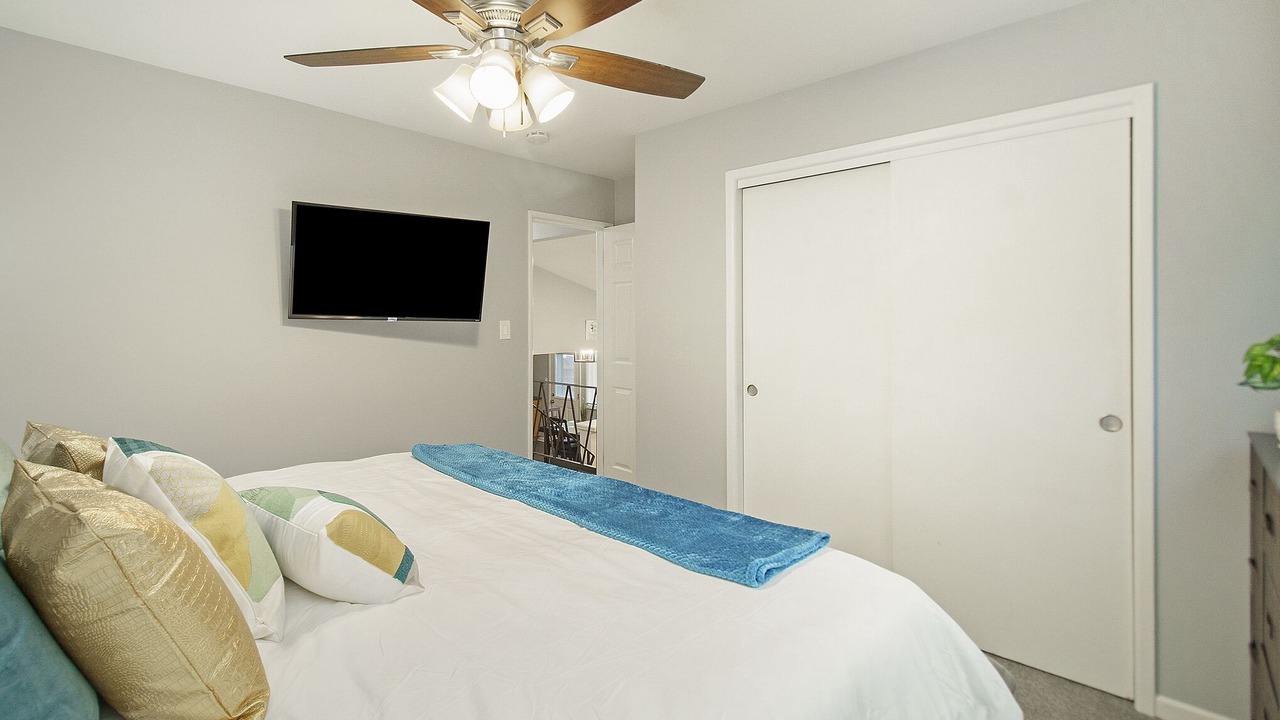 Photo of Bedroom in Glen Ellyn