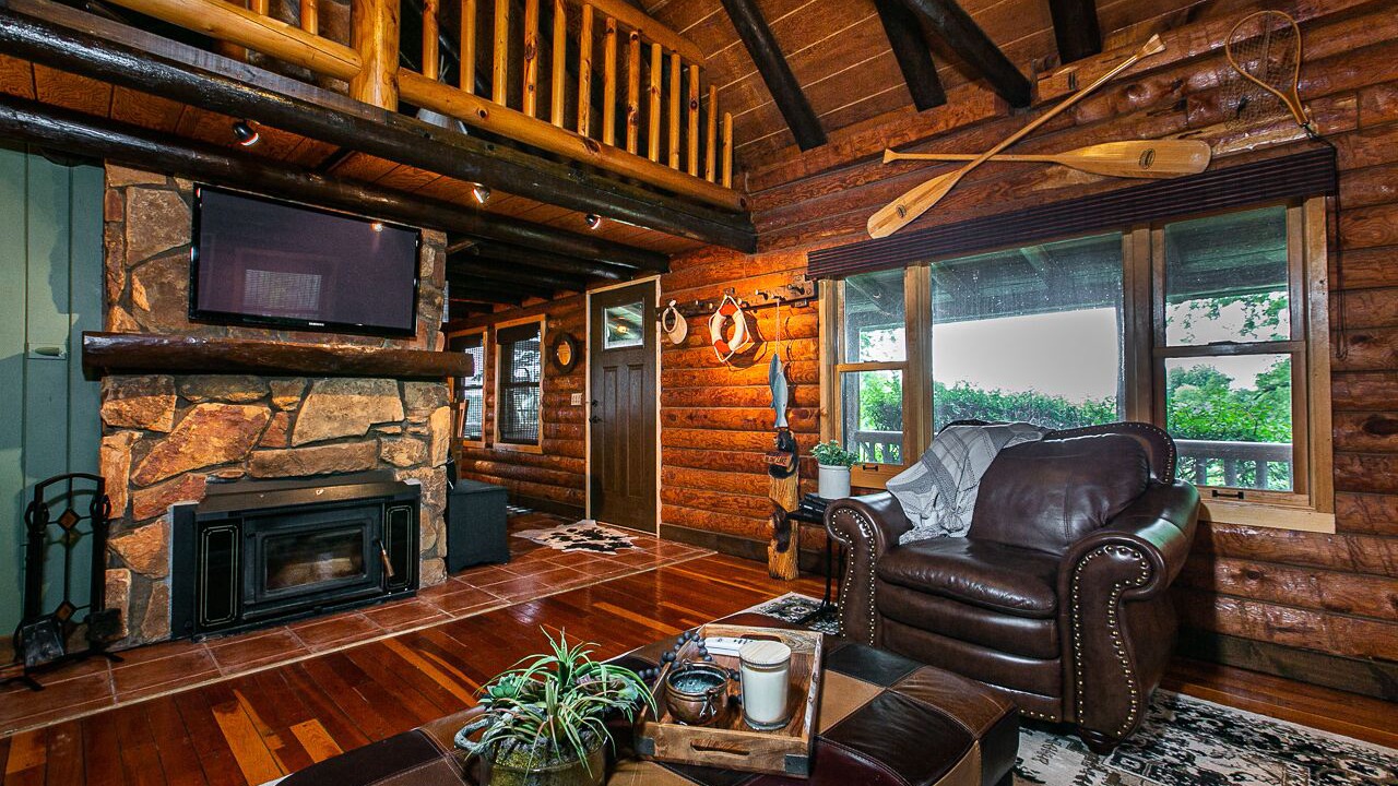 Photo of Livingroom in Apple River