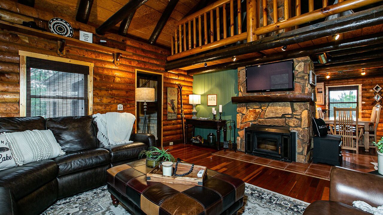 Photo of Livingroom in Apple River