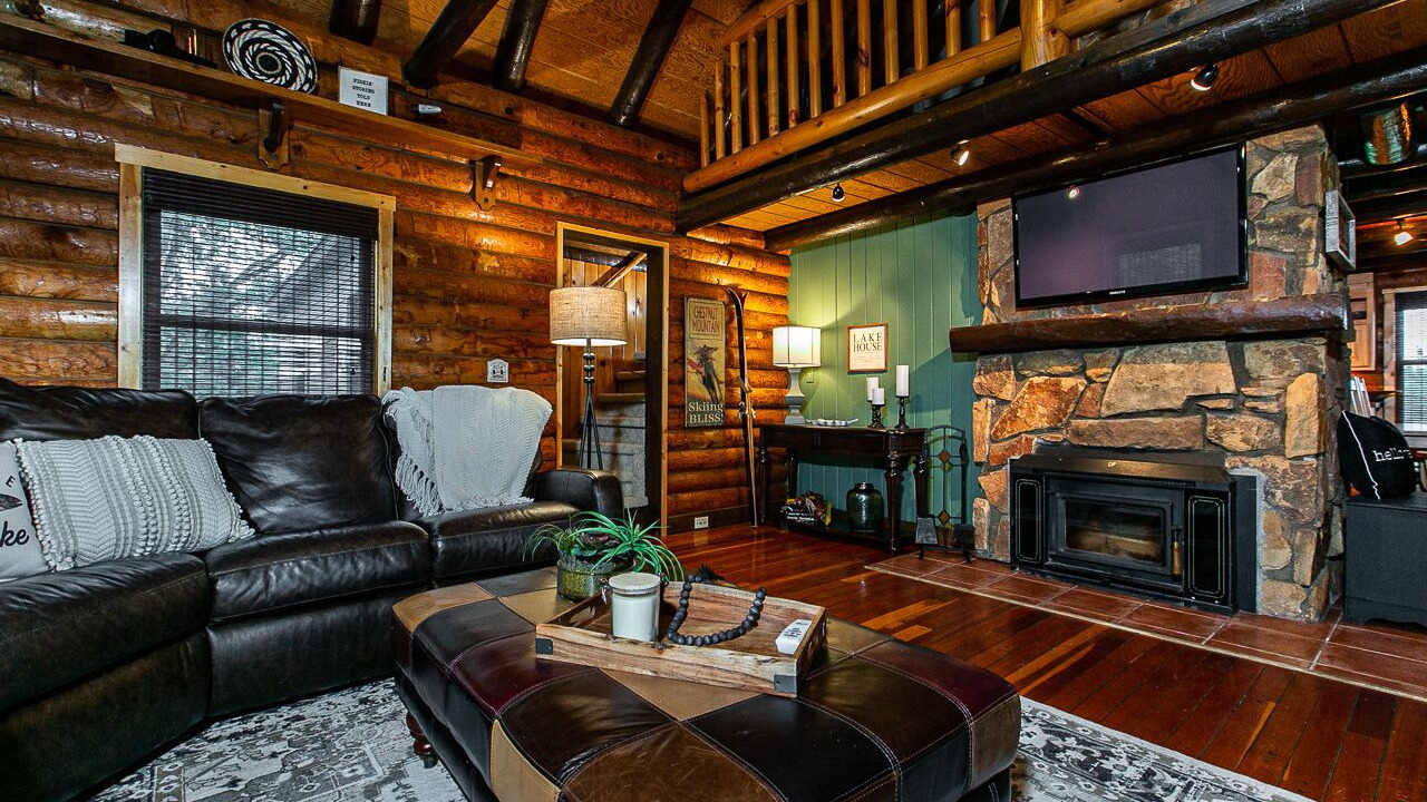 Photo of Livingroom in Apple River
