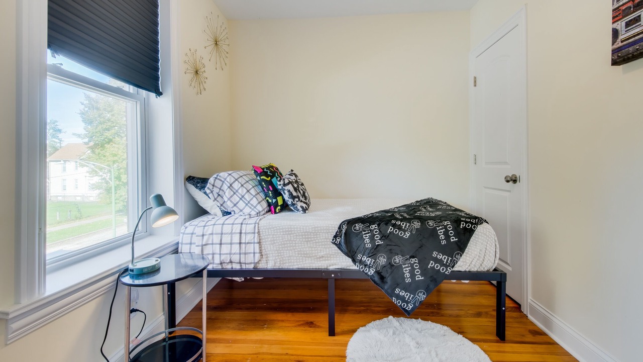 Photo of Bedroom in Roseland