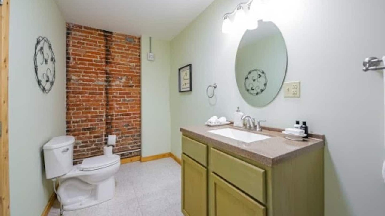 Photo of Bathroom in Du Quoin