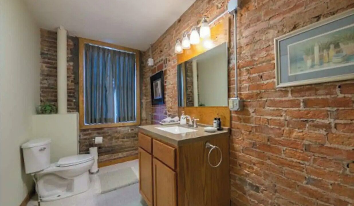Photo of Bathroom in Du Quoin