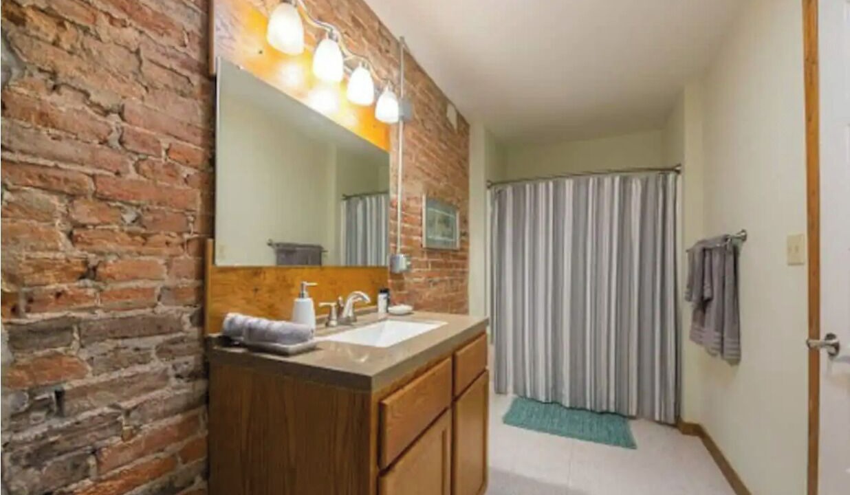 Photo of Bathroom in Du Quoin