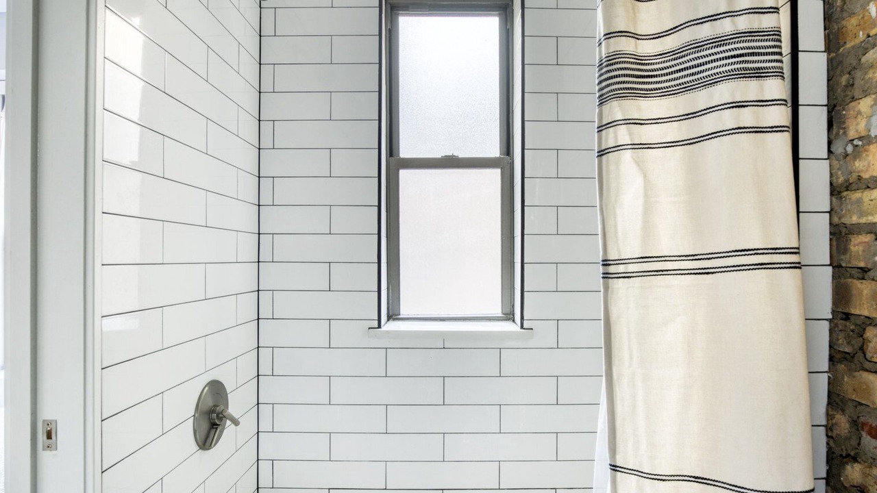 Photo of Bathroom in Lakeview