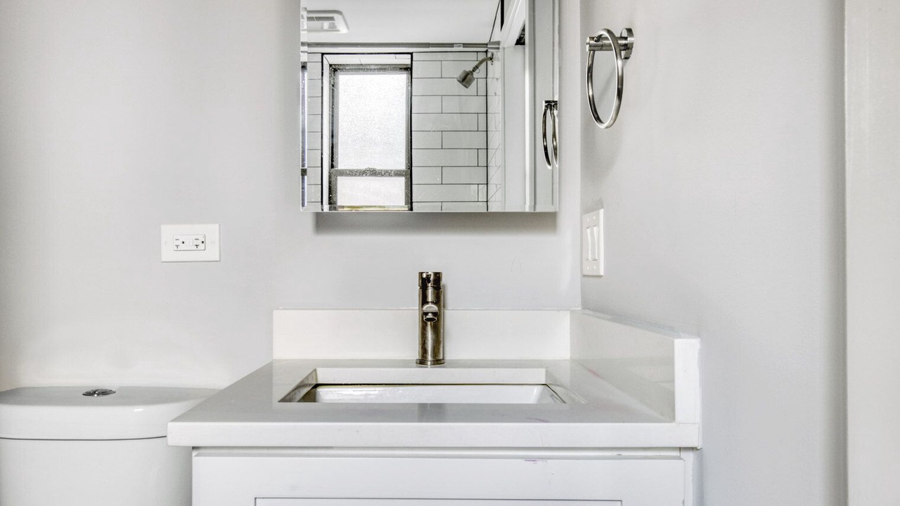 Photo of Bathroom in Lakeview