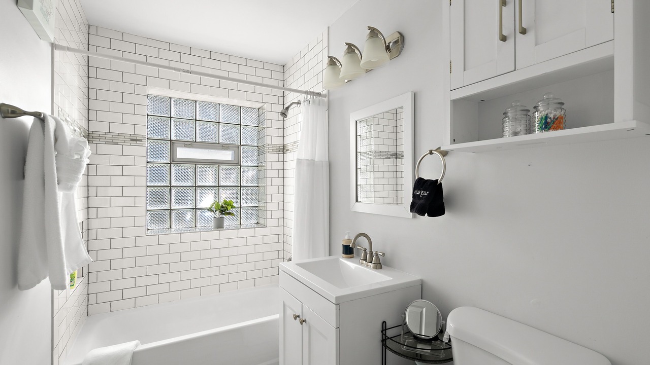 Photo of Bathroom in Oak Park