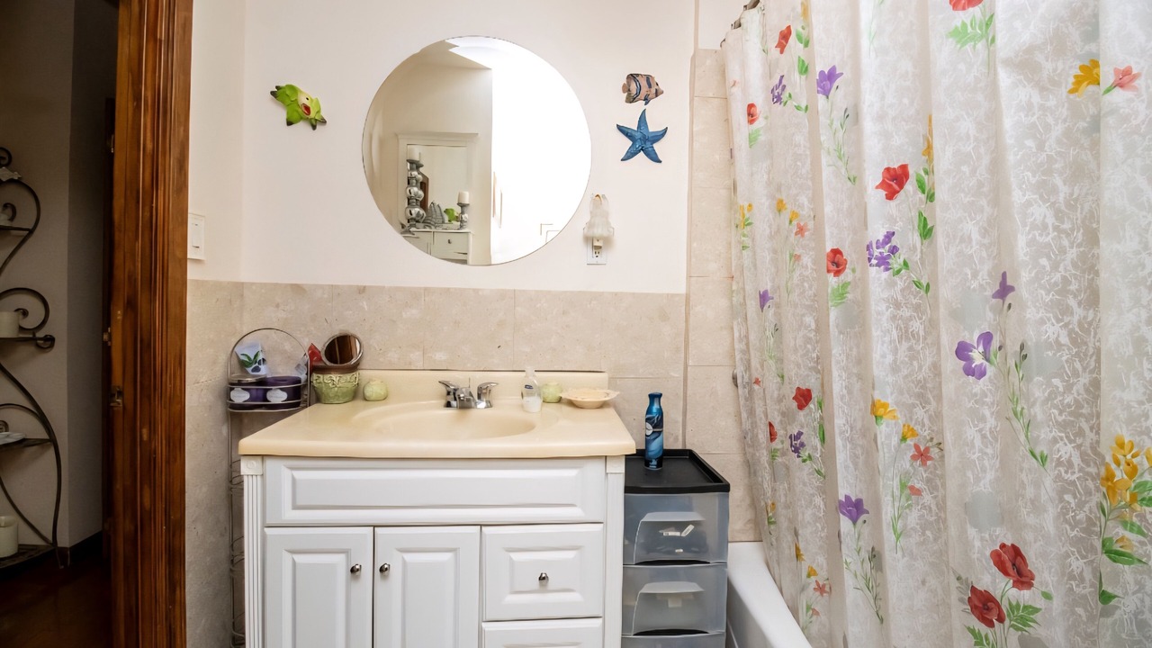 Photo of Bathroom in Ina