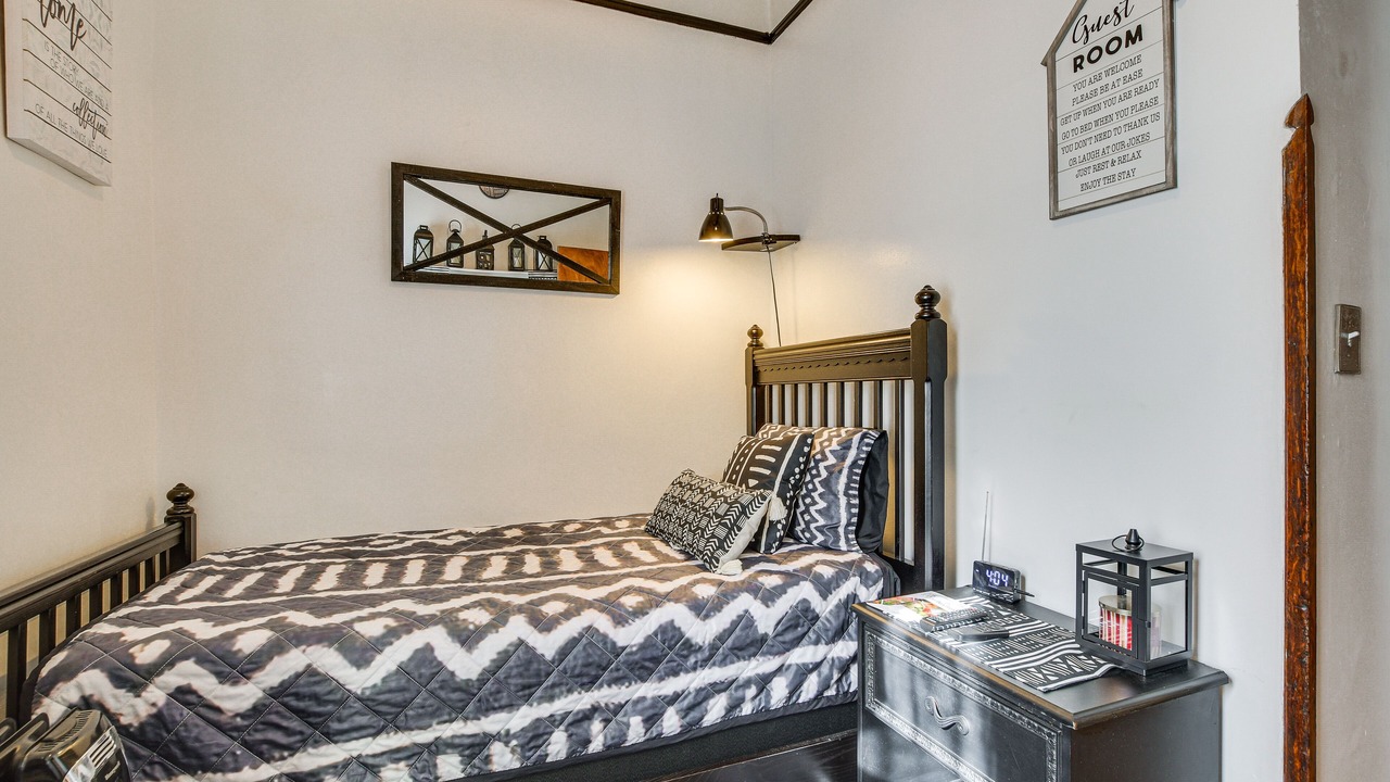 Photo of Bedroom in East Garfield Park