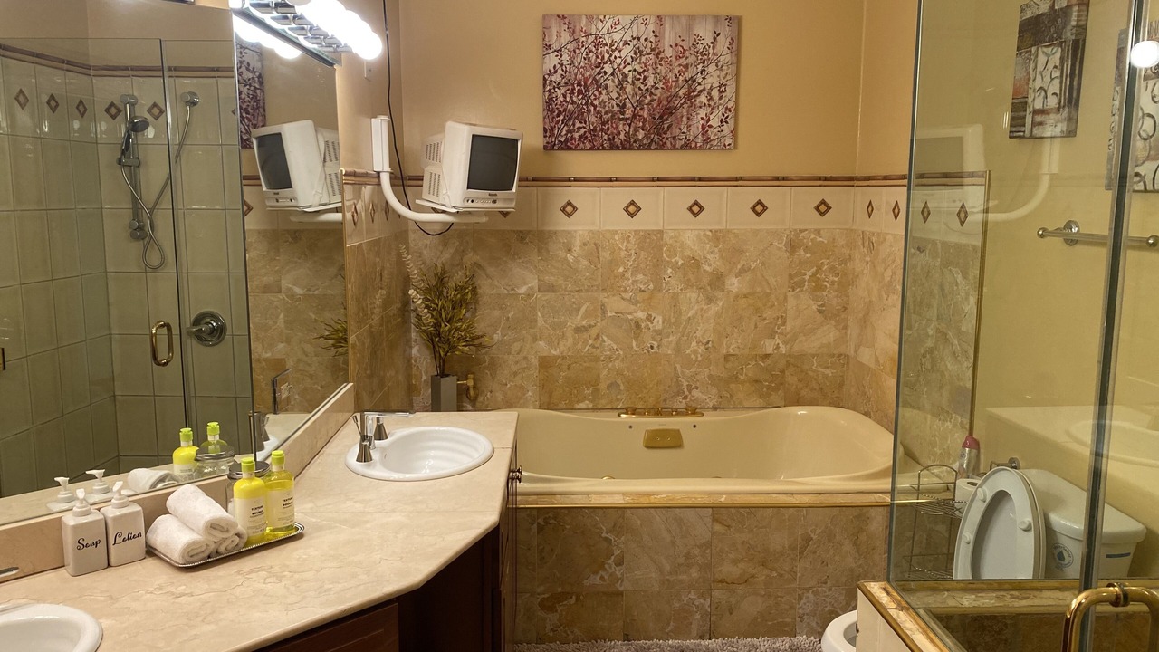 Photo of Bathroom in Grand Boulevard