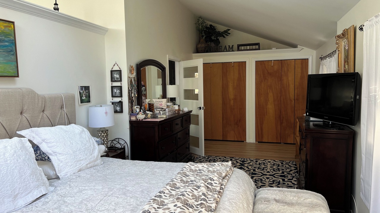 Photo of Bedroom in Village of Lakewood