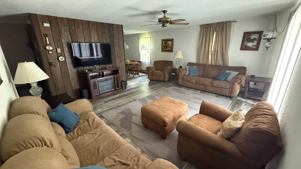 Photo of Livingroom in Benton
