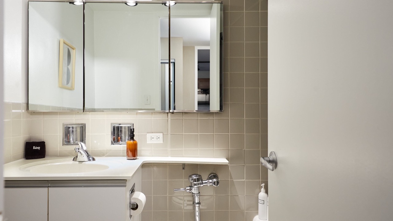 Photo of Bathroom in Streeterville