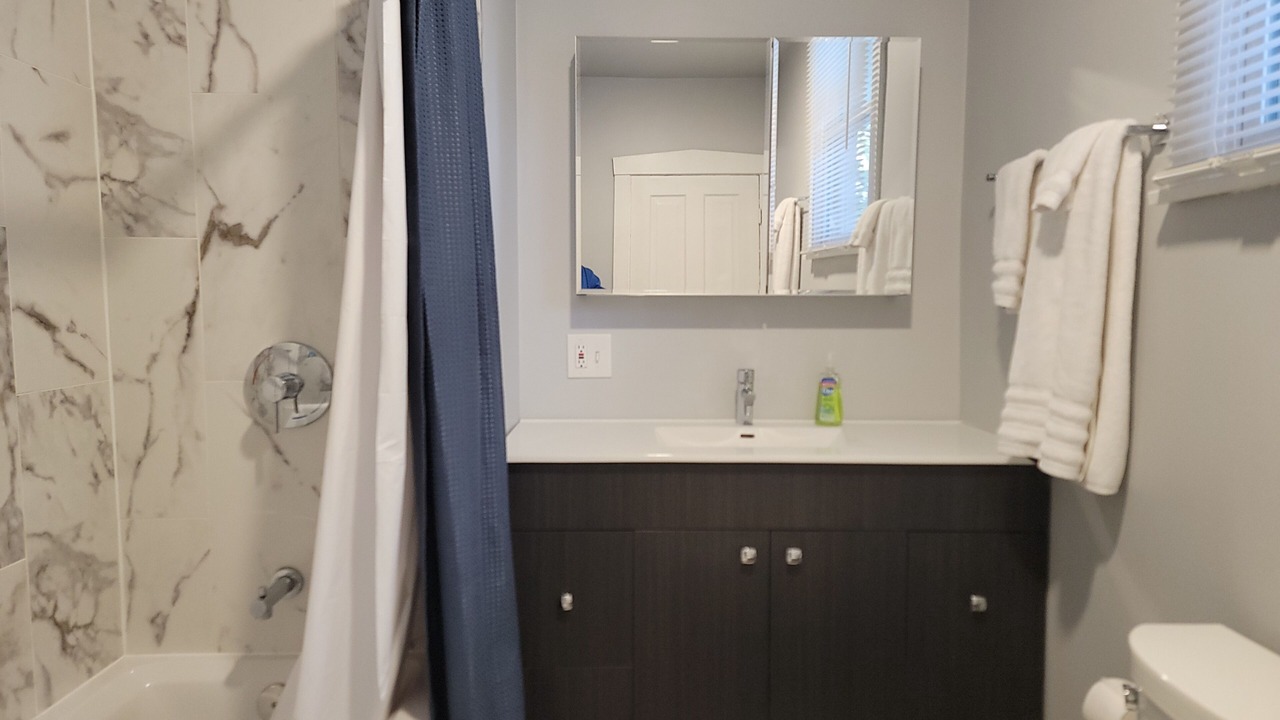 Photo of Bathroom in Logan Square