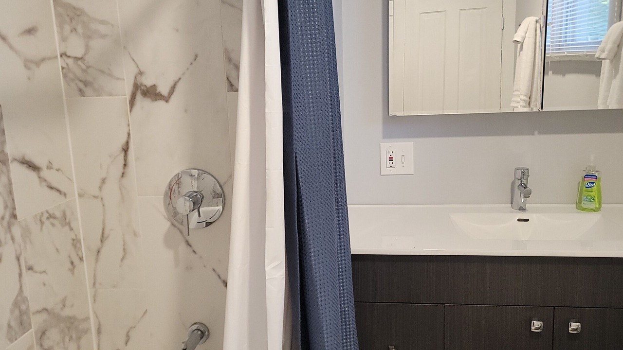 Photo of Bathroom in Logan Square