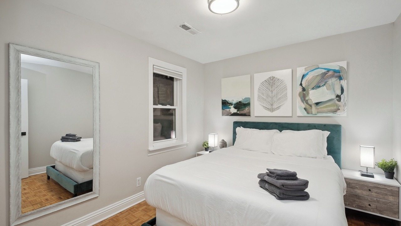 Photo of Bedroom in Near North Side