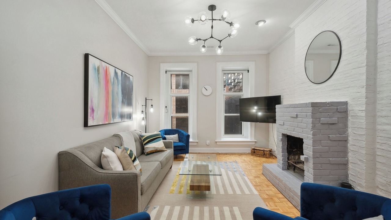 Photo of Livingroom in Near North Side