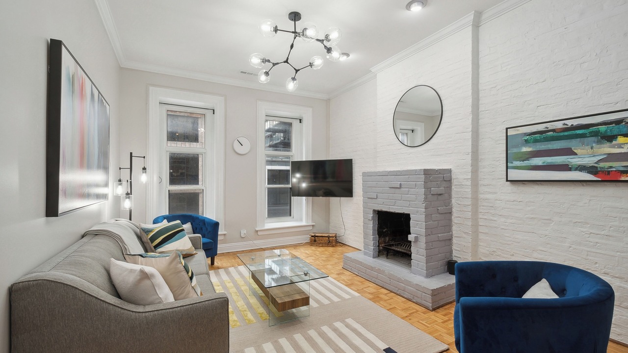 Photo of Livingroom in Near North Side
