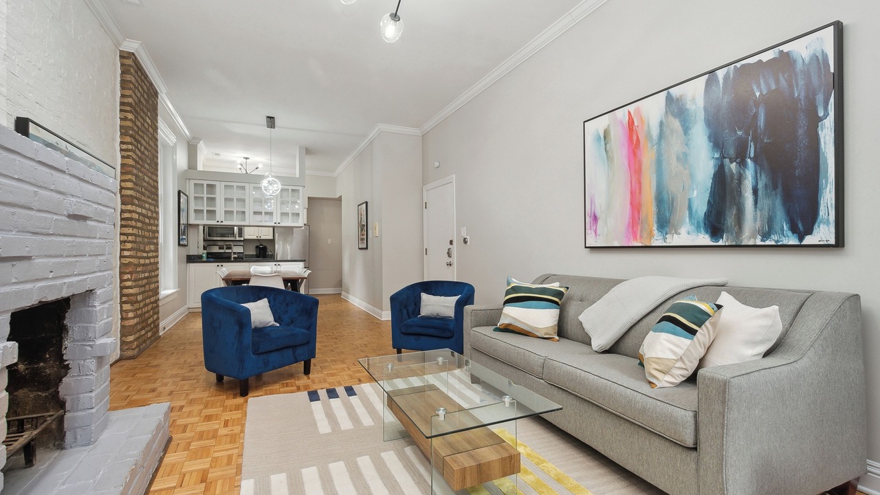 Photo of Livingroom in Near North Side
