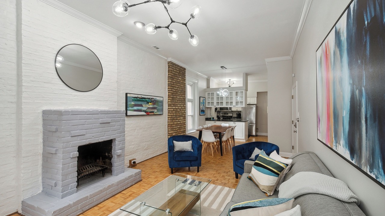 Photo of Livingroom in Near North Side