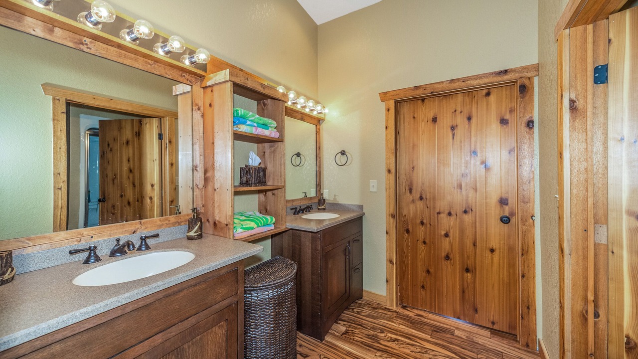 Photo of Bathroom in Papineau