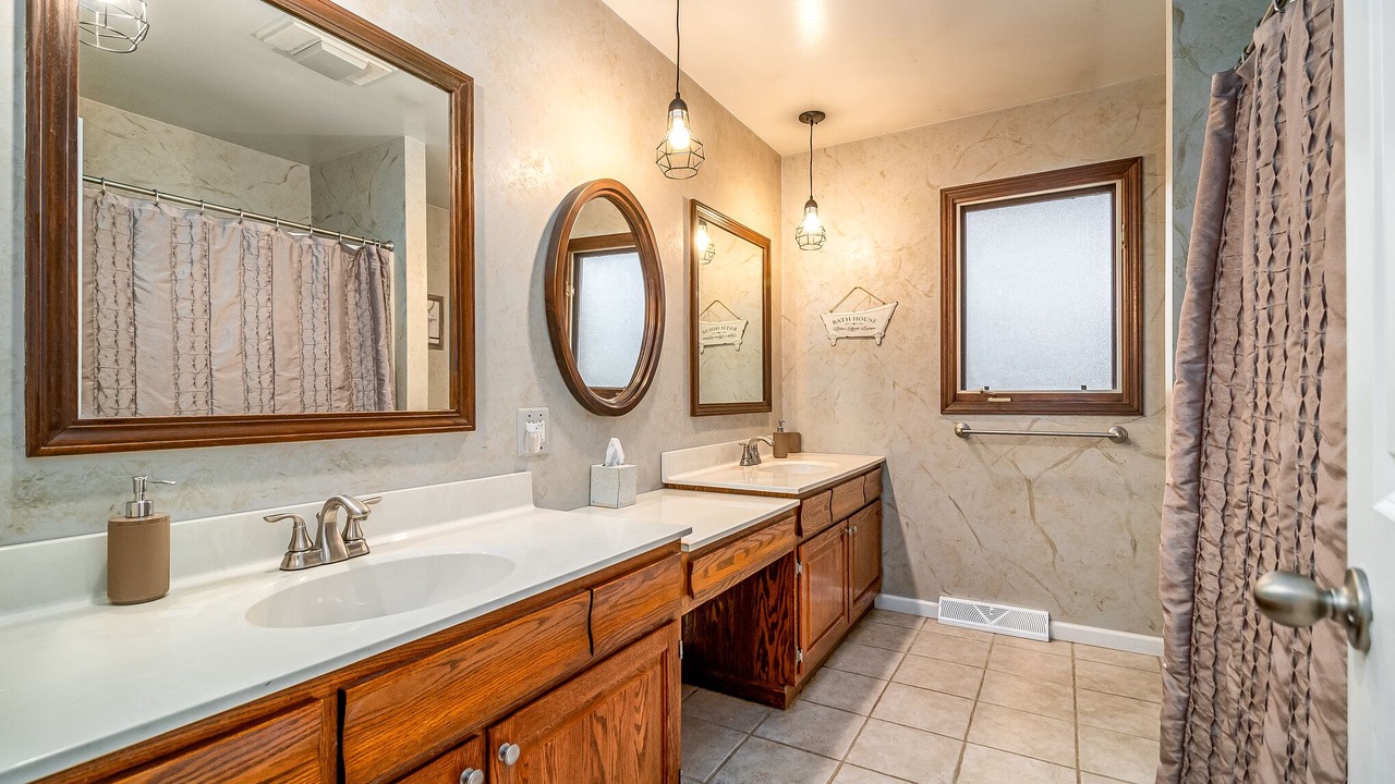 Photo of Bathroom in Elgin