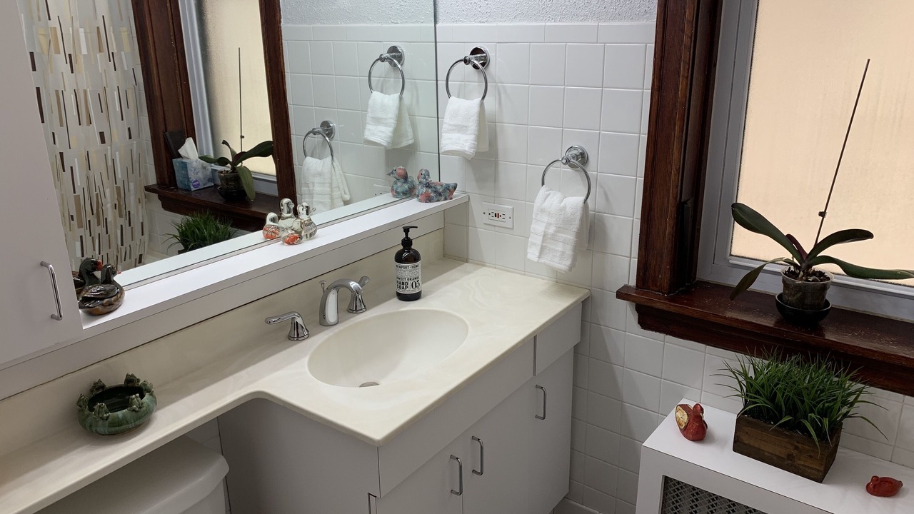 Photo of Bathroom in Lakeview