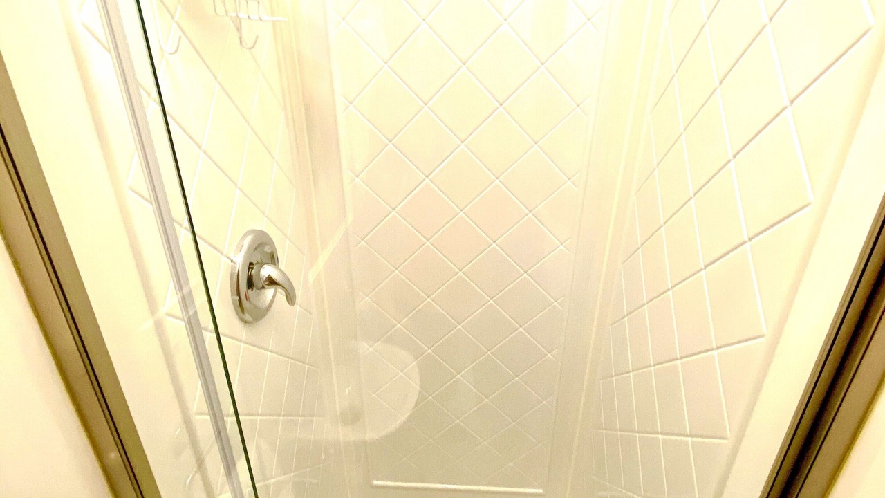 Photo of Bathroom in Lakeview