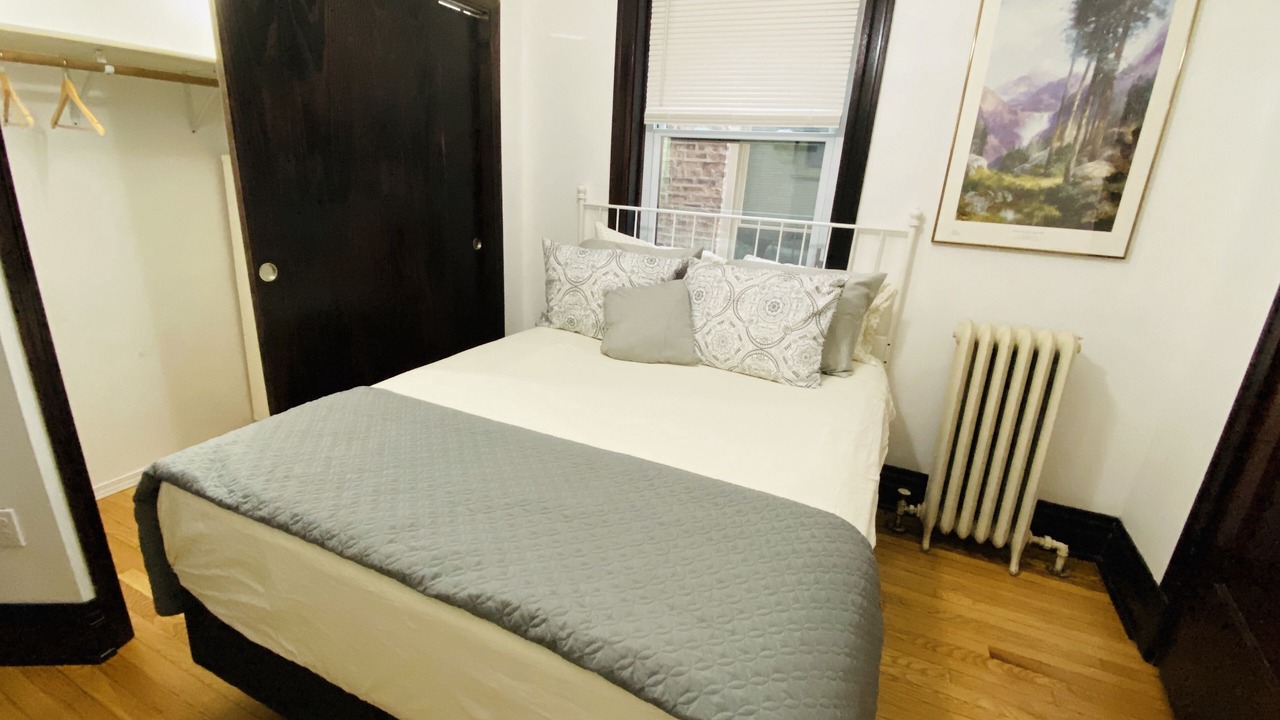 Photo of Bedroom in Lakeview