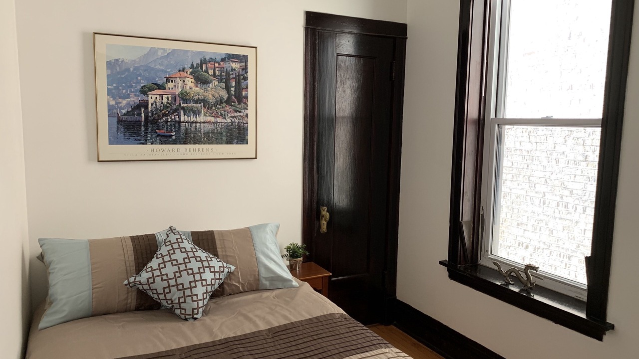 Photo of Bedroom in Lakeview