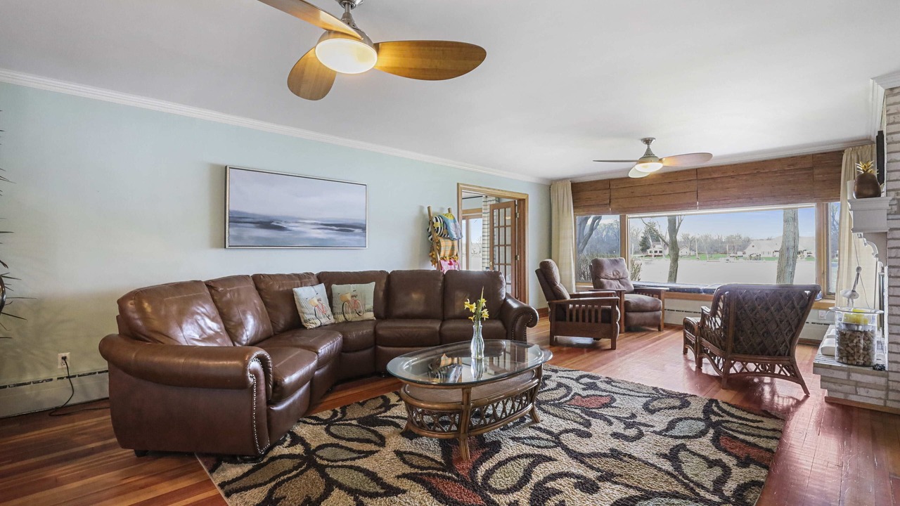 Photo of Livingroom in McHenry