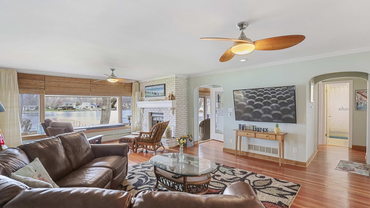 Photo of Livingroom in McHenry
