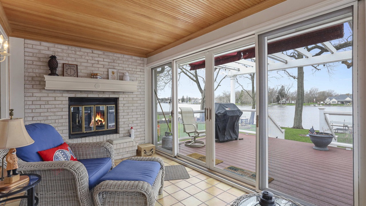 Photo of Livingroom in McHenry