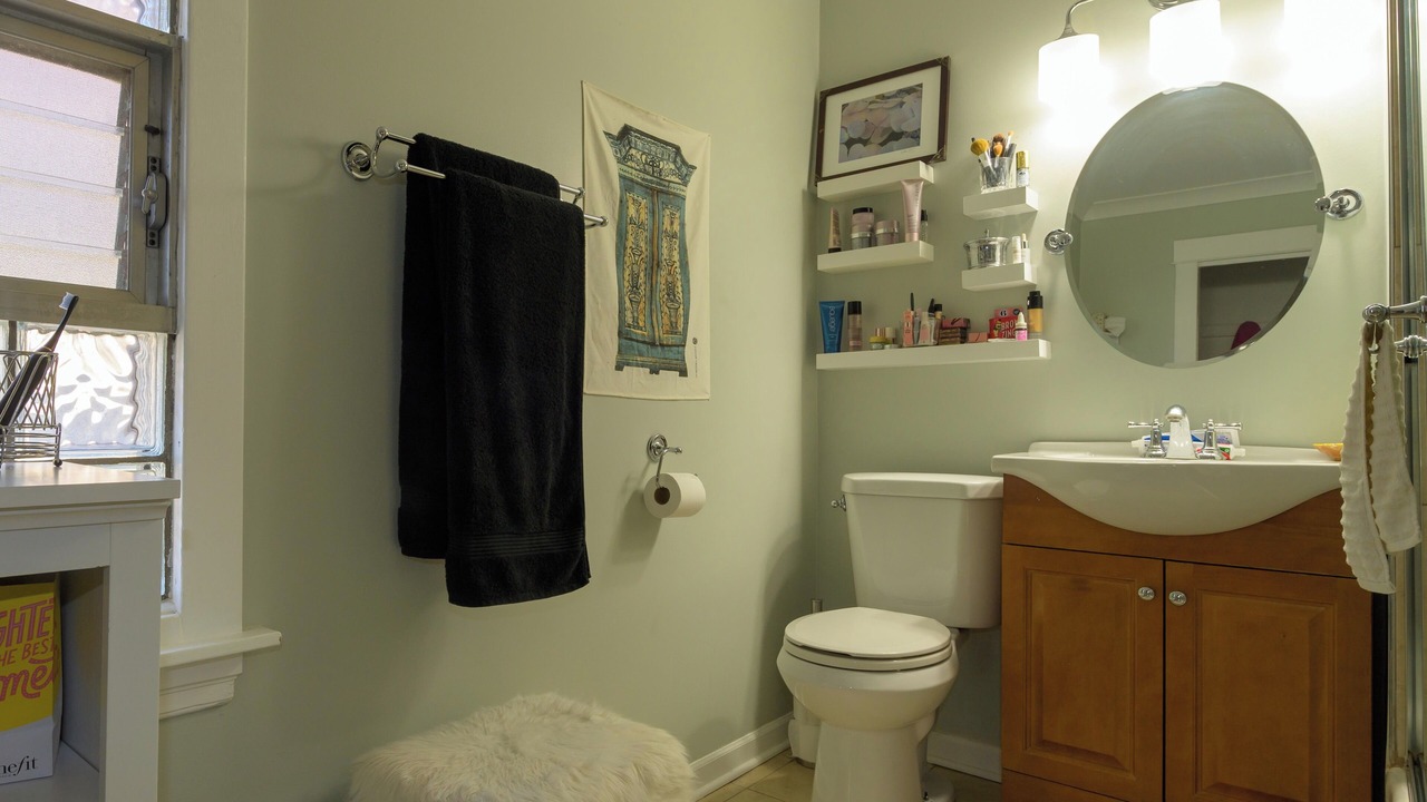 Photo of Bathroom in Old Irving Park