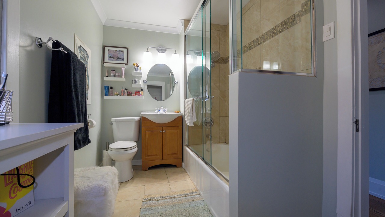 Photo of Bathroom in Old Irving Park