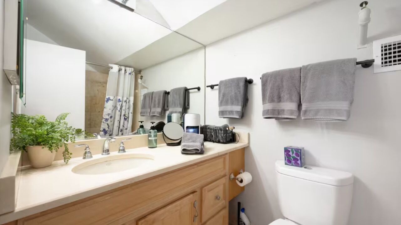Photo of Bathroom in Printers Row