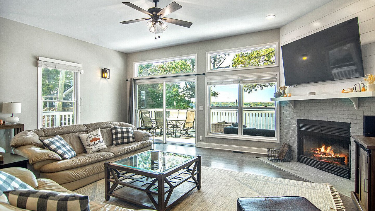 Photo of Livingroom in Fox Lake