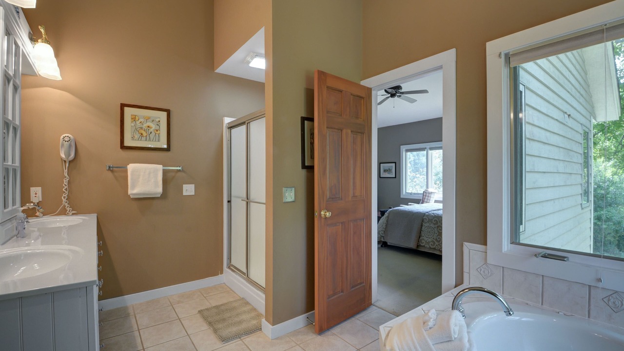 Photo of Bathroom in The Galena Territory