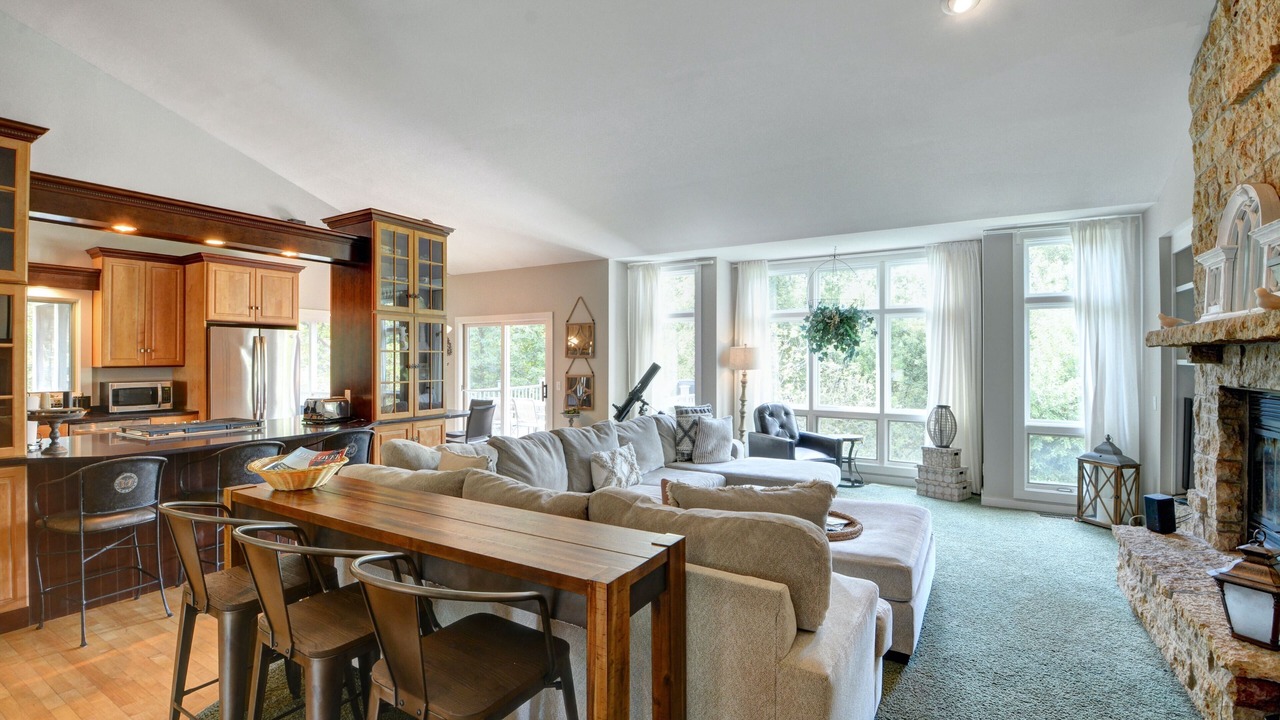 Photo of Livingroom in The Galena Territory
