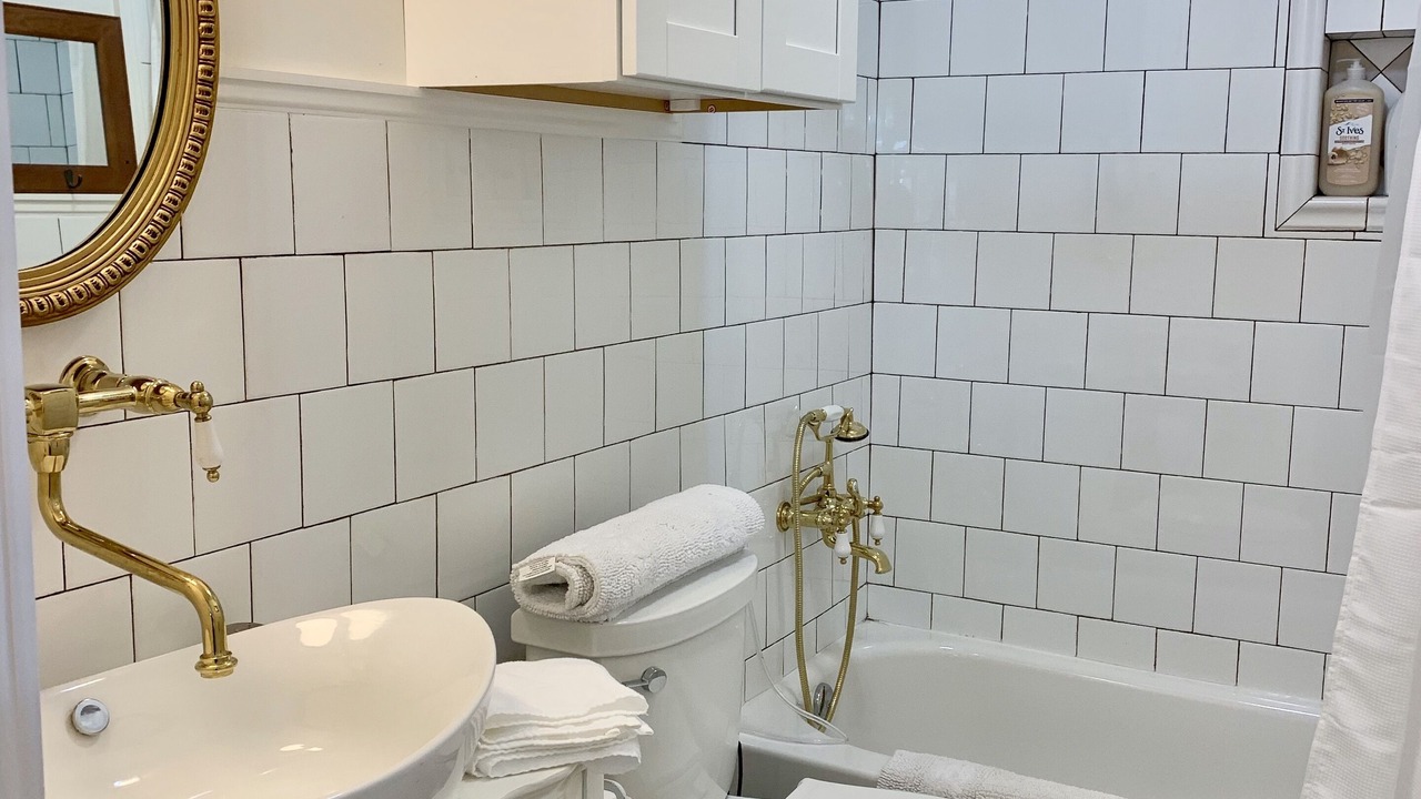 Photo of Bathroom in Nauvoo