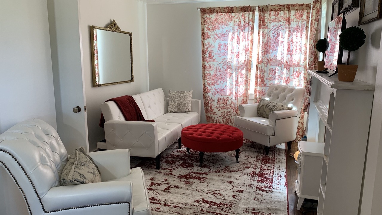 Photo of Livingroom in Nauvoo