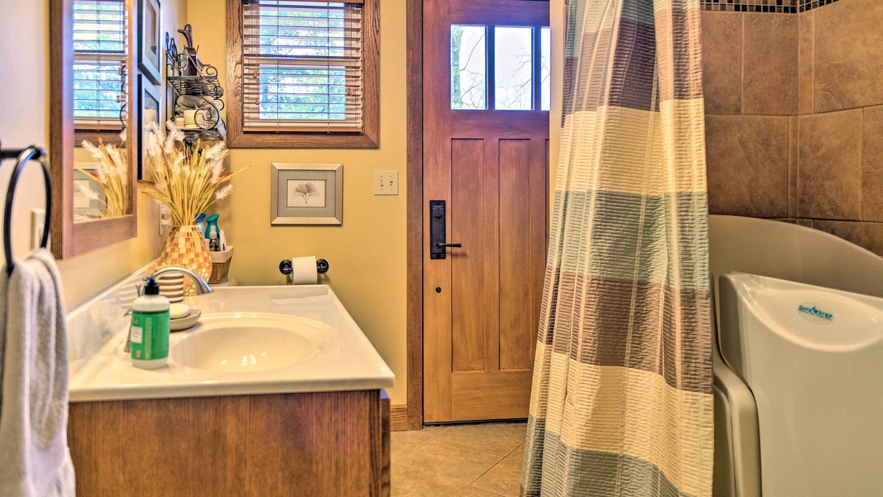 Photo of Bathroom in Effingham
