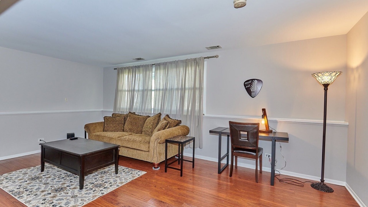 Photo of Livingroom in Plato Center