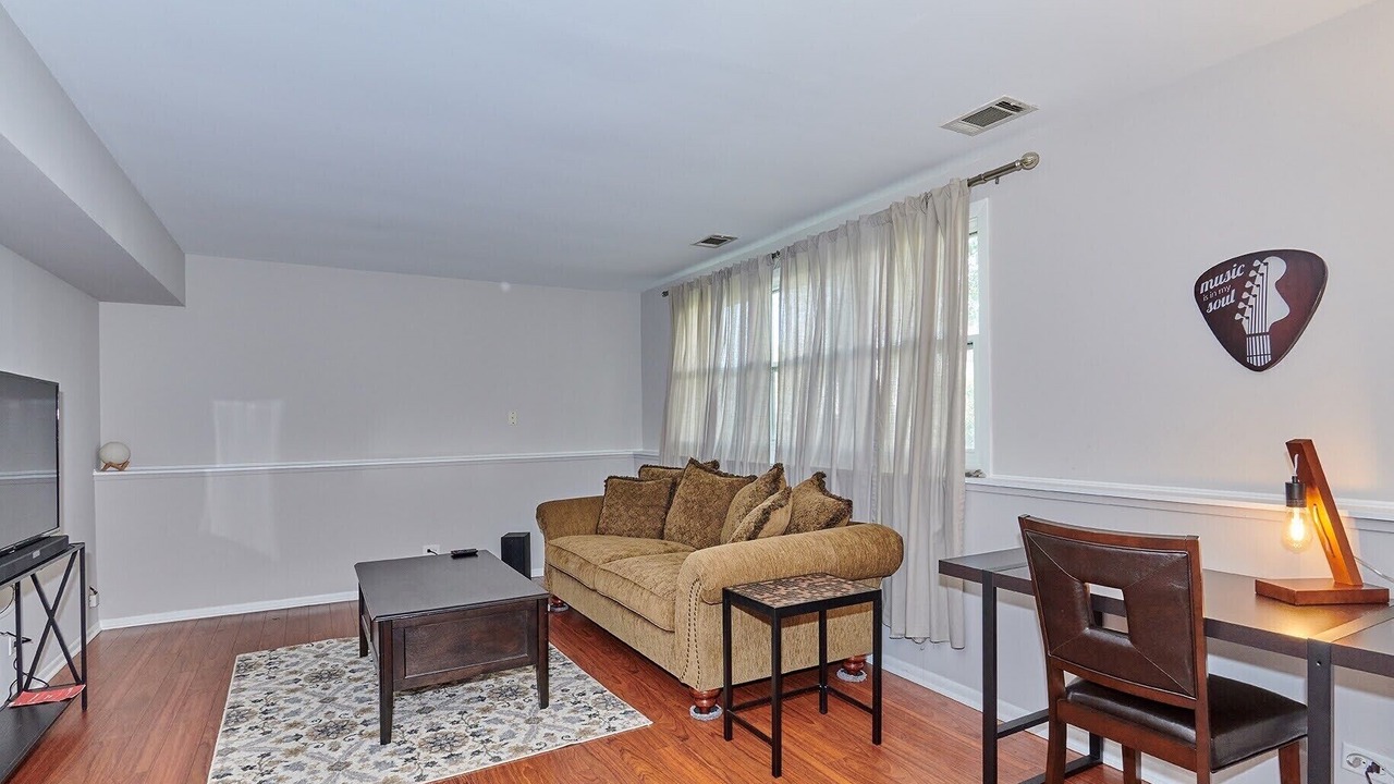 Photo of Livingroom in Plato Center