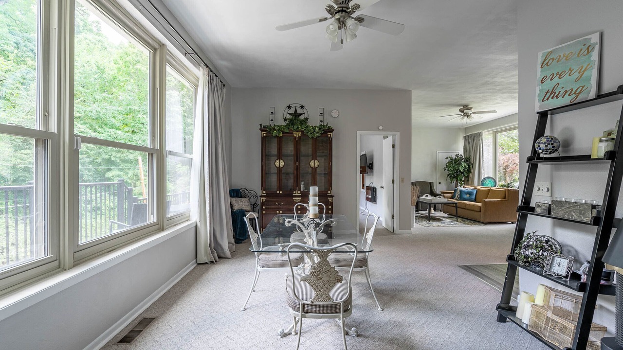Photo of Livingroom in Quad Cities