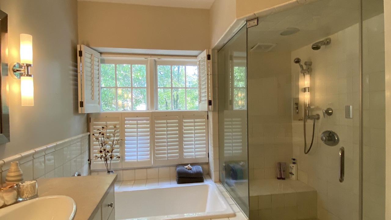 Photo of Bathroom in Rogers Park