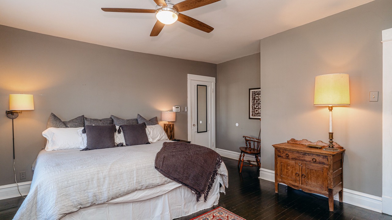Photo of Bedroom in Rogers Park