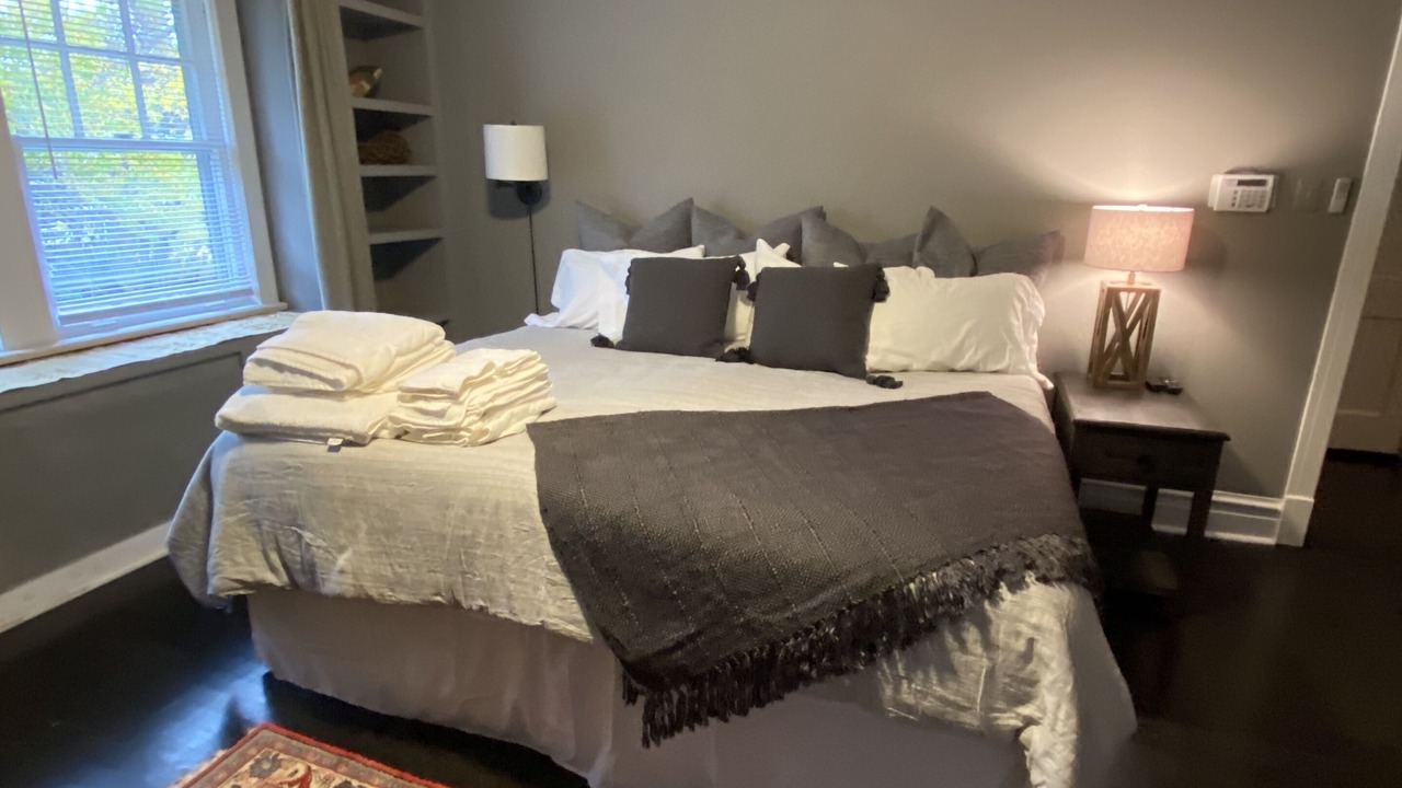 Photo of Bedroom in Rogers Park