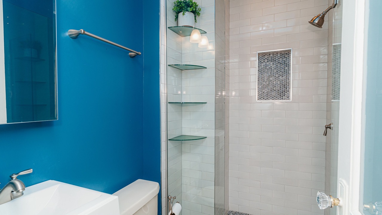 Photo of Bathroom in Rogers Park