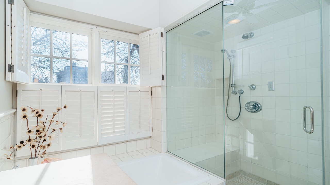 Photo of Bathroom in Rogers Park